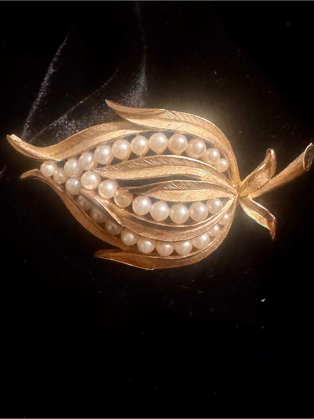 Signed Trifari Gold-Tone Pearl Leaf Brooch - Classic Women's Jewelry